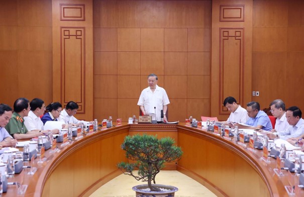 Phát triển kinh tế đi đôi với phát triển văn hóa, con người